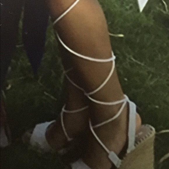 harriet eyelet heels - Picture 3 of 3